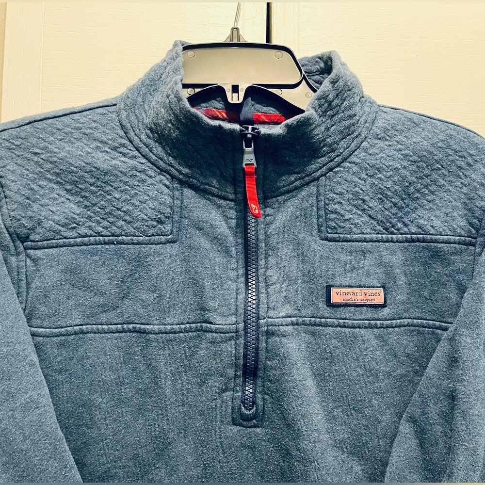 Ladies Vineyard Vines pullover (medium)